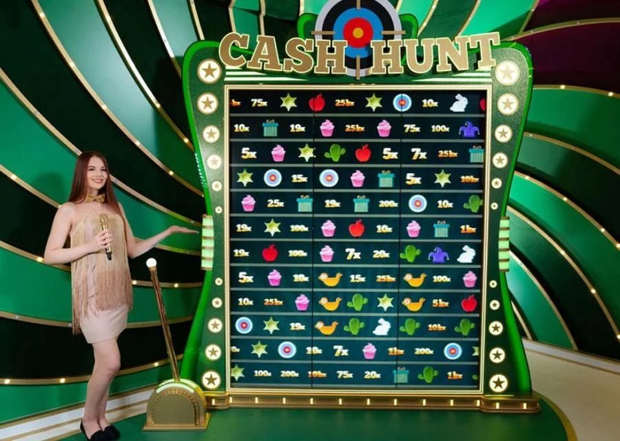 Cash Hunt bonus: a wall of 108 symbols hiding random multipliers.
